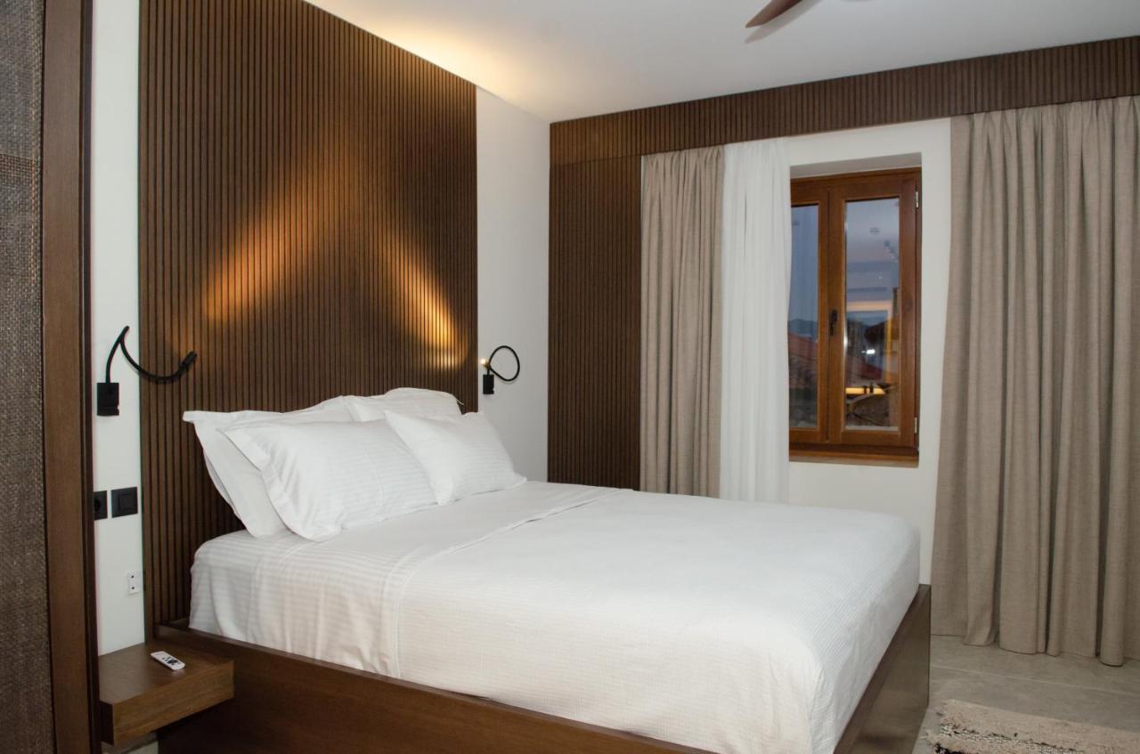 Leone Suites Nafpaktos Екстериор снимка